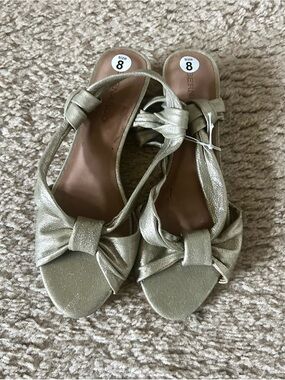 Sparkly Gold Metallic BERNARDO Champagne Knot Slingback Heels 8 nwot new